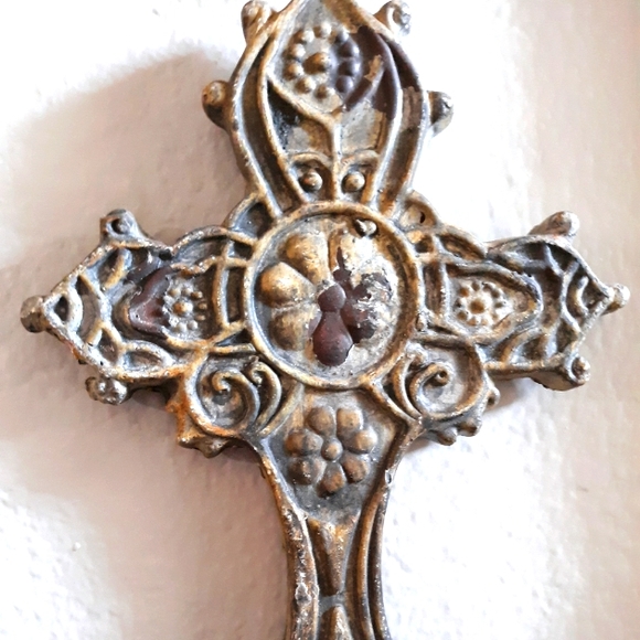 ARTISAN CERAMIC DISTRESSED WALL CROSS NEW! - Picture 2 of 4